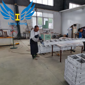 Lightweight Building Materials Aluminum Frame Formwork Lined with 15mm Plywood for Vertical Construction Projects