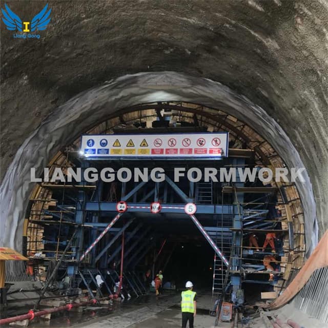 Lianggong Steel Hydraulic Tunnel Lining Trolley Hydraulic Platform Trolley for Railway and Highway Tunnel Construction
