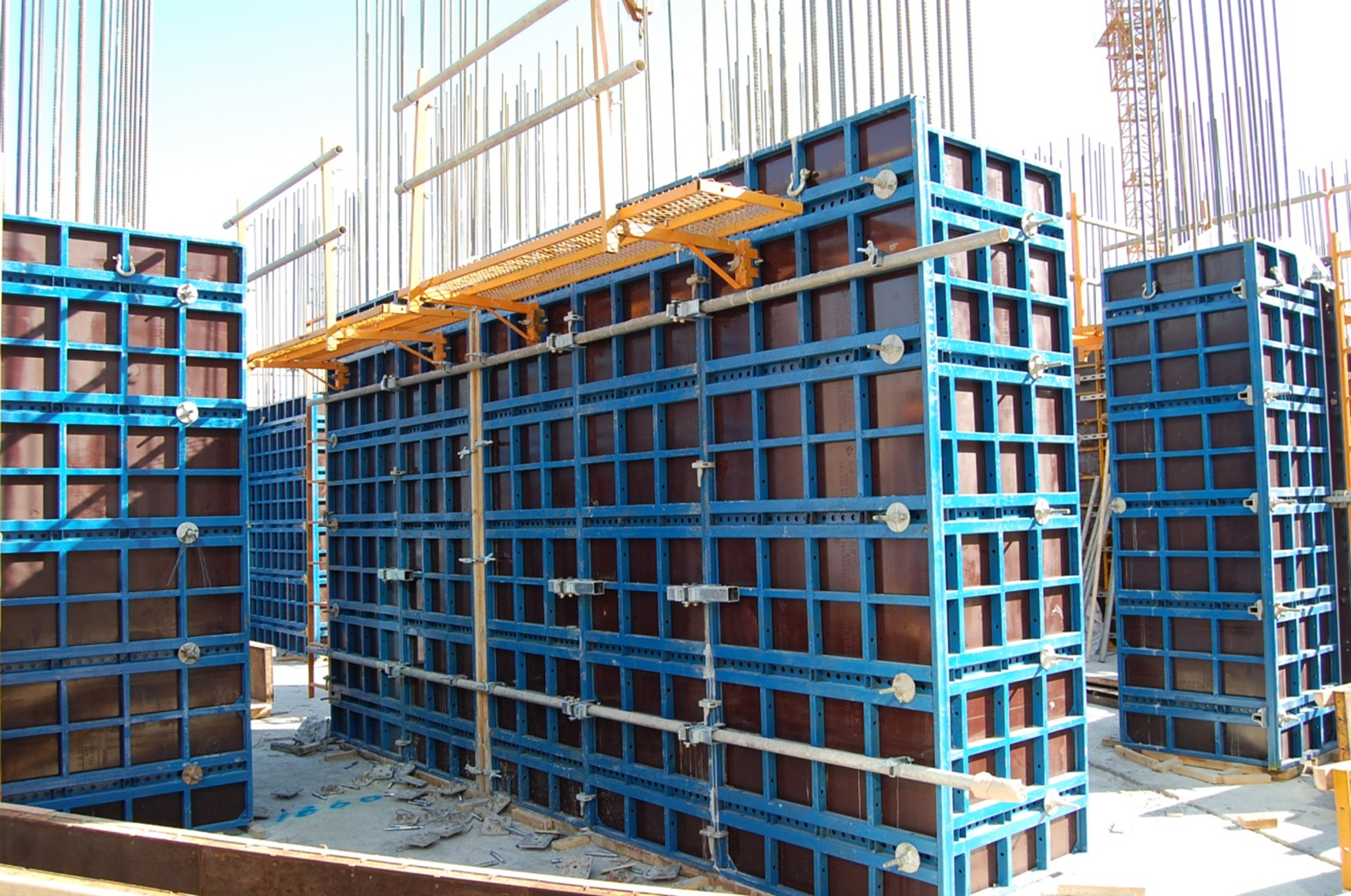 What are the advantages of steel formwork?