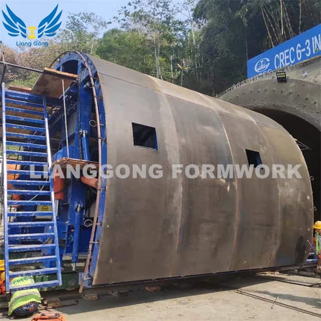 Lianggong Steel Hydraulic Tunnel Lining Trolley Hydraulic Platform Trolley for Railway and Highway Tunnel Construction