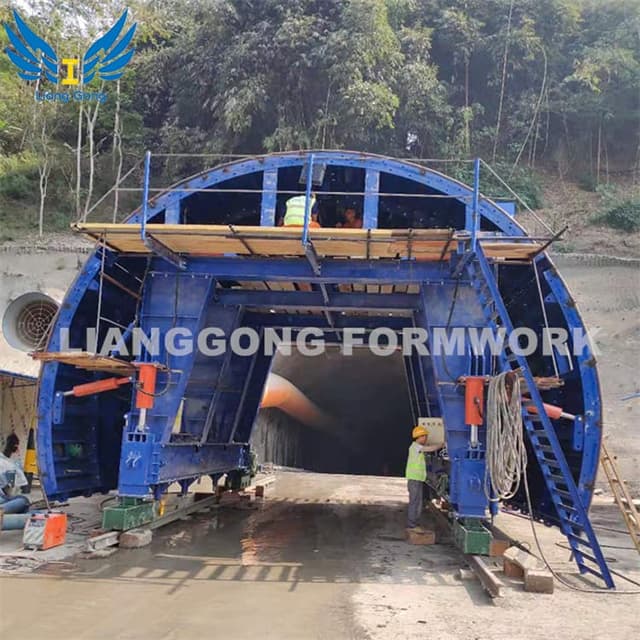 Lianggong Steel Hydraulic Tunnel Lining Trolley Hydraulic Platform Trolley for Railway and Highway Tunnel Construction